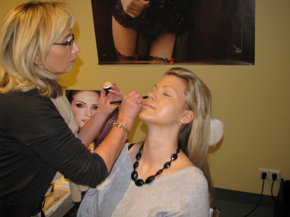 HZMesse0003Schminken_2.JPG