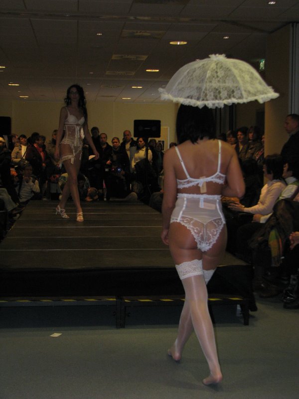 HZMesse0111ModenschauDessou_39.JPG