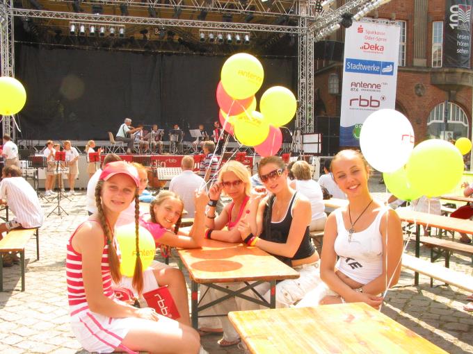 Hansefest634So_vorHauptbuehne.JPG
